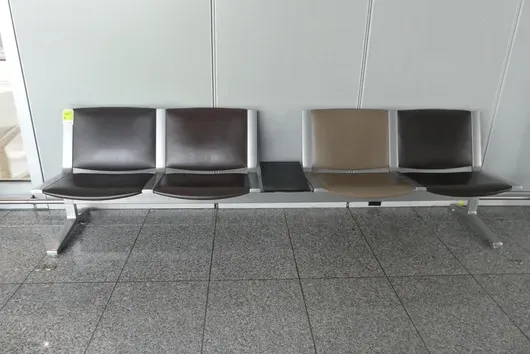 Kusch&Co Flughafenbank, 4 Sitzplätze