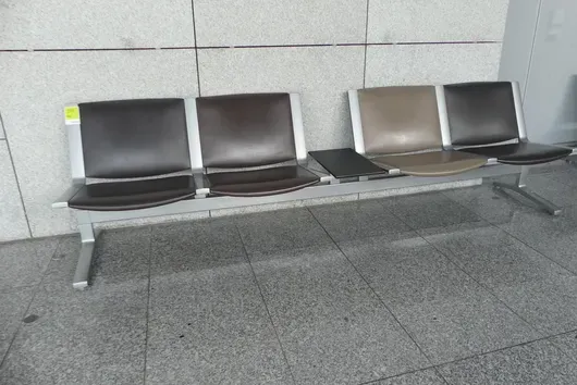 Kusch&Co Flughafenbank, 4 Sitzplätze