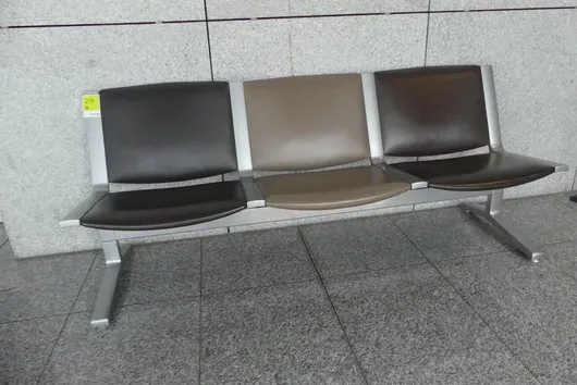 Kusch&Co Flughafenbank, 3 Sitzplätze