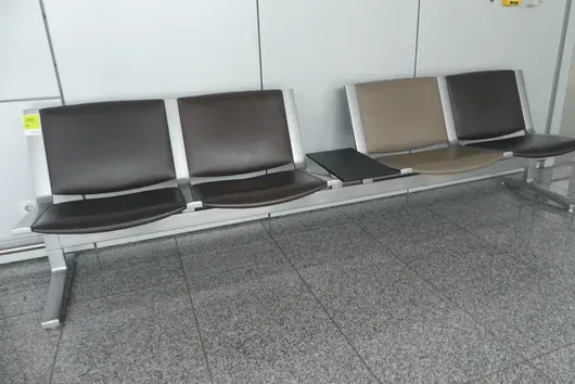 Kusch&Co Flughafenbank, 4 Sitzplätze