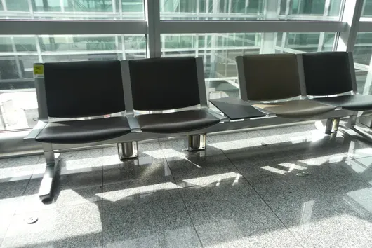 Kusch&Co Flughafenbank, 4 Sitzplätze