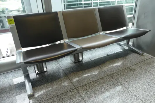 Kusch&Co Flughafenbank, 3 Sitzplätze
