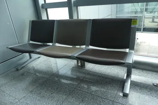 Kusch&Co Flughafenbank, 3 Sitzplätze