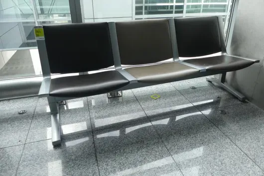 Kusch&Co Flughafenbank, 3 Sitzplätze