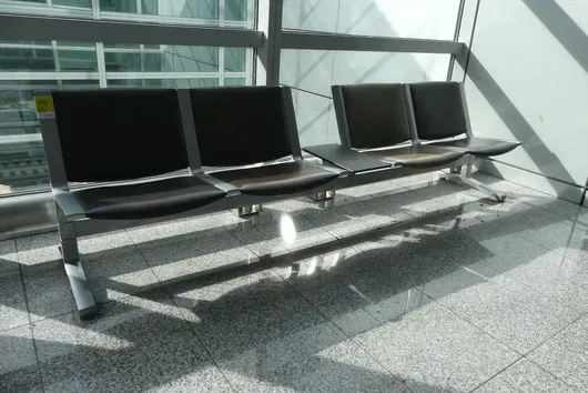 Kusch&Co Flughafenbank, 4 Sitzplätze