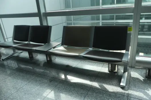 Kusch&Co Flughafenbank, 4 Sitzplätze