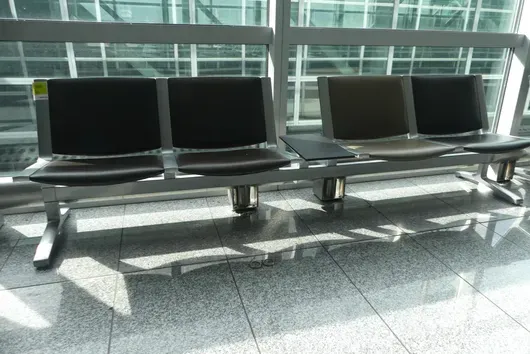 Kusch&Co Flughafenbank, 4 Sitzplätze