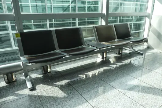 Kusch&Co Flughafenbank, 4 Sitzplätze