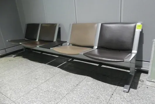 Kusch&Co Flughafenbank, 4 Sitzplätze