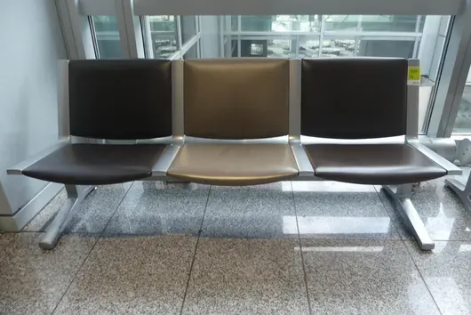 Kusch&Co Flughafenbank, 3 Sitzplätze