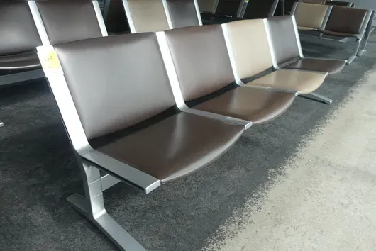 Kusch&Co Flughafenbank, 4 Sitzplätze