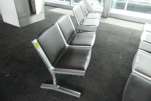 Kusch&Co Flughafenbank, 4 Sitzplätze