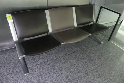 Kusch&Co Flughafenbank, 3 Sitzplätze