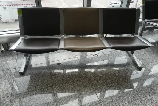 Kusch&Co Flughafenbank, 3 Sitzplätze