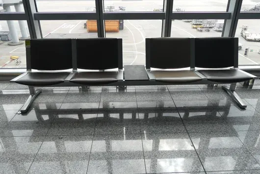 Kusch&Co Flughafenbank, 4 Sitzplätze