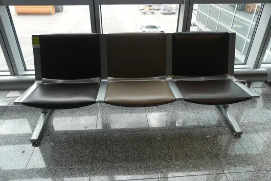 Kusch&Co Flughafenbank, 3 Sitzplätze
