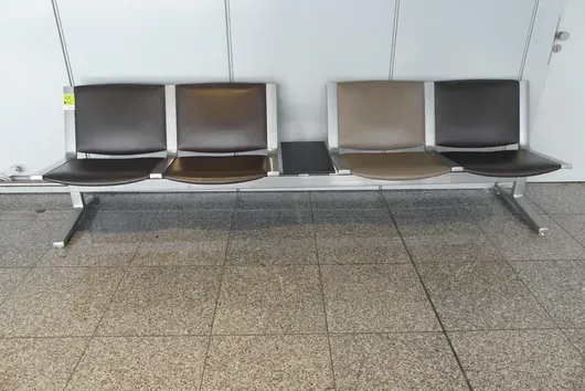 Kusch&Co Flughafenbank, 4 Sitzplätze