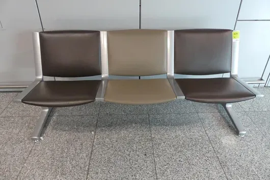 Kusch&Co Flughafenbank, 3 Sitzplätze