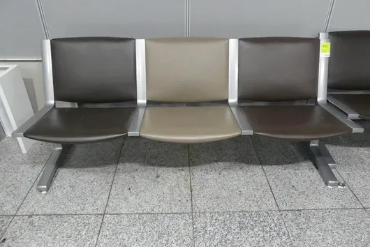 Kusch&Co Flughafenbank, 3 Sitzplätze