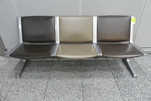 Kusch&Co Flughafenbank, 3 Sitzplätze
