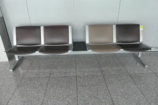 Kusch&Co Flughafenbank, 4 Sitzplätze