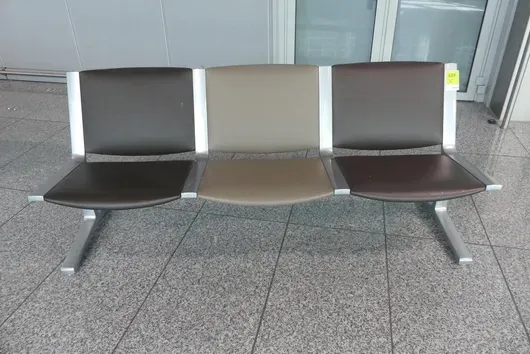Kusch&Co Flughafenbank, 3 Sitzplätze