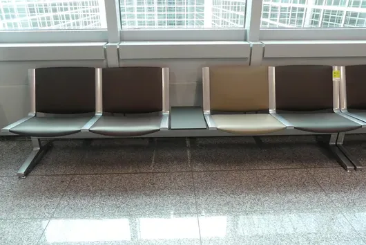 Kusch&Co Flughafenbank, 4 Sitzplätze
