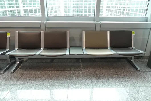Kusch&Co Flughafenbank, 4 Sitzplätze