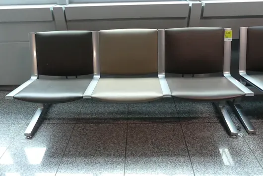 Kusch&Co Flughafenbank, 3 Sitzplätze