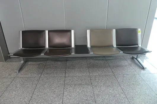 Kusch&Co Flughafenbank, 4 Sitzplätze