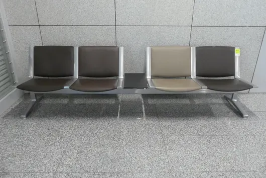 Kusch&Co Flughafenbank, 4 Sitzplätze