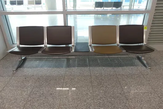 Kusch&Co Flughafenbank, 4 Sitzplätze