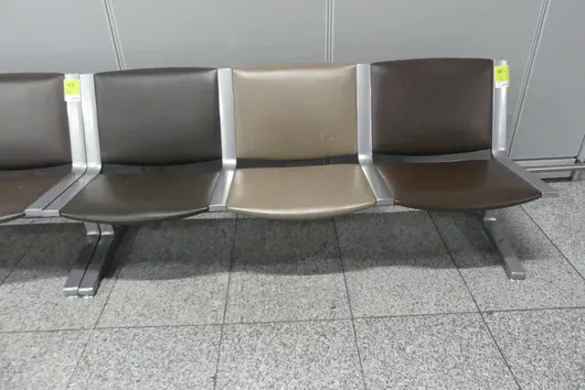 Kusch&Co Flughafenbank, 3 Sitzplätze