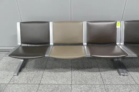 Kusch&Co Flughafenbank, 3 Sitzplätze