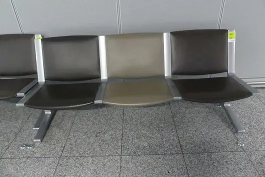 Kusch&Co Flughafenbank, 3 Sitzplätze