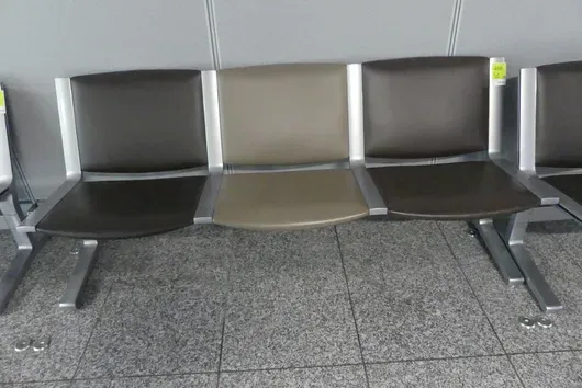 Kusch&Co Flughafenbank, 3 Sitzplätze