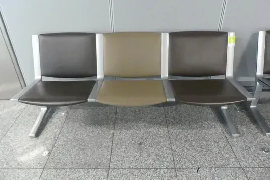 Kusch&Co Flughafenbank, 3 Sitzplätze