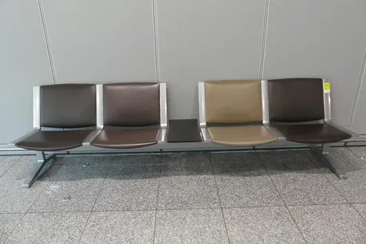 Kusch&Co Flughafenbank, 4 Sitzplätze