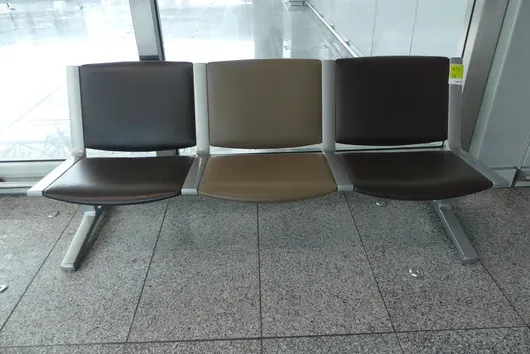 Kusch&Co Flughafenbank, 3 Sitzplätze