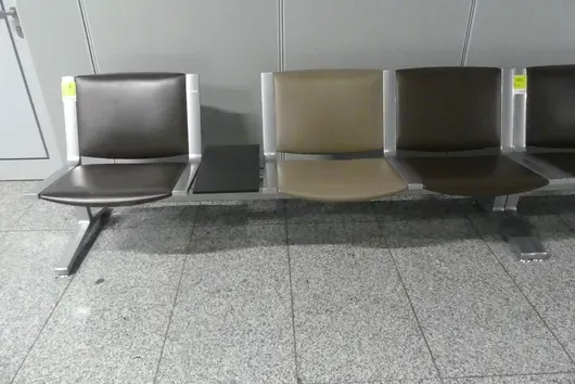 Kusch&Co Flughafenbank, 3 Sitzplätze