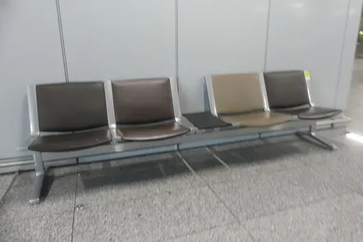 Kusch&Co Flughafenbank, 4 Sitzplätze