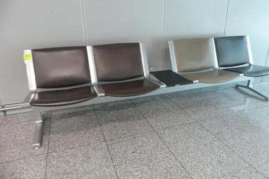 Kusch&Co Flughafenbank, 4 Sitzplätze