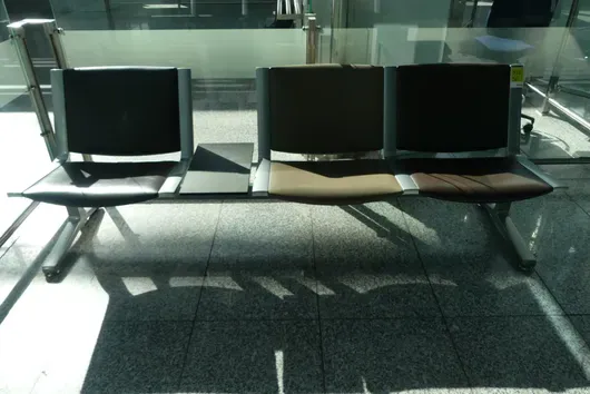 Kusch&Co Flughafenbank, 3 Sitzplätze