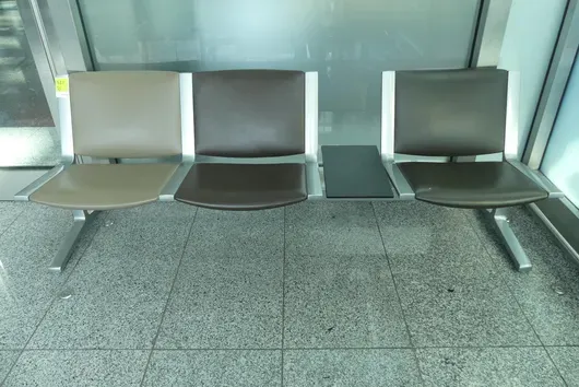 Kusch&Co Flughafenbank, 3 Sitzplätze