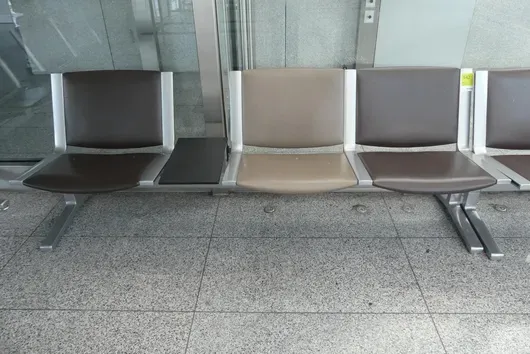 Kusch&Co Flughafenbank, 3 Sitzplätze