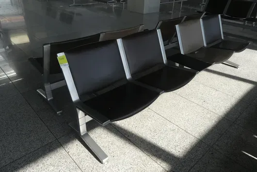 Kusch&Co Flughafenbank, 4 Sitzplätze