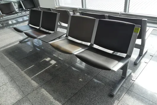Kusch&Co Flughafenbank, 4 Sitzplätze