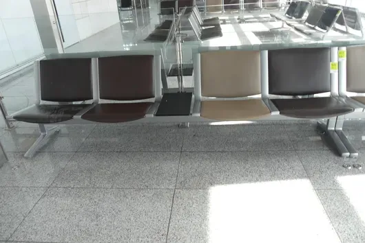 Kusch&Co Flughafenbank, 4 Sitzplätze