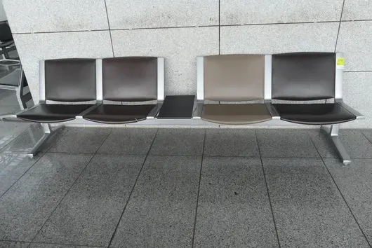 Kusch&Co Flughafenbank, 4 Sitzplätze