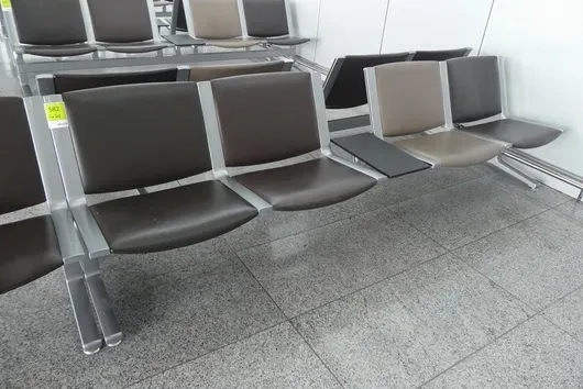 Kusch&Co Flughafenbank, 2x 4 Sitzplätze